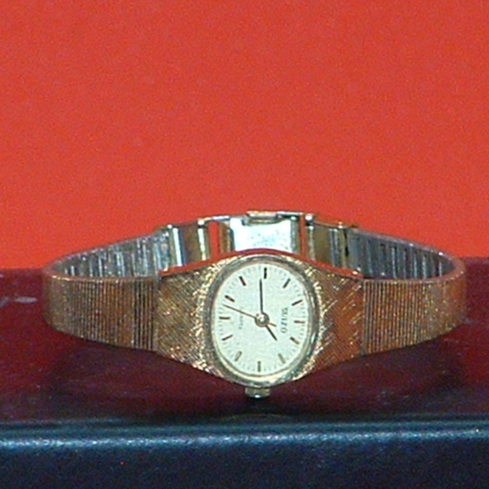 Women’s Suizo Dress Analog Quartz Watch